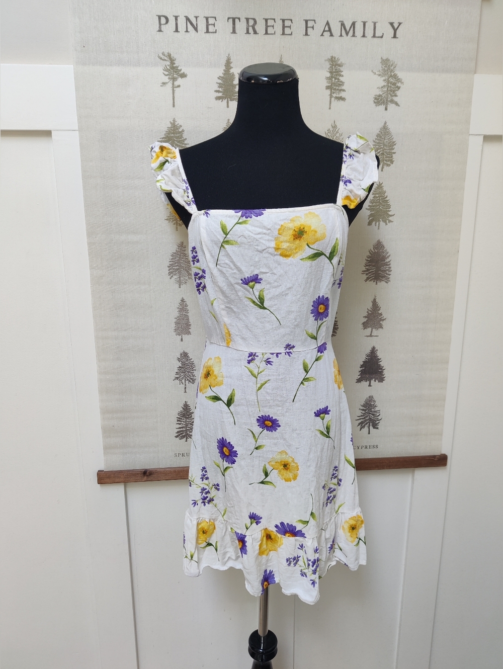 ​Forever 21 White Floral Linen Blend Mini Dress – Floral & Ruffle Detail - SZ LG